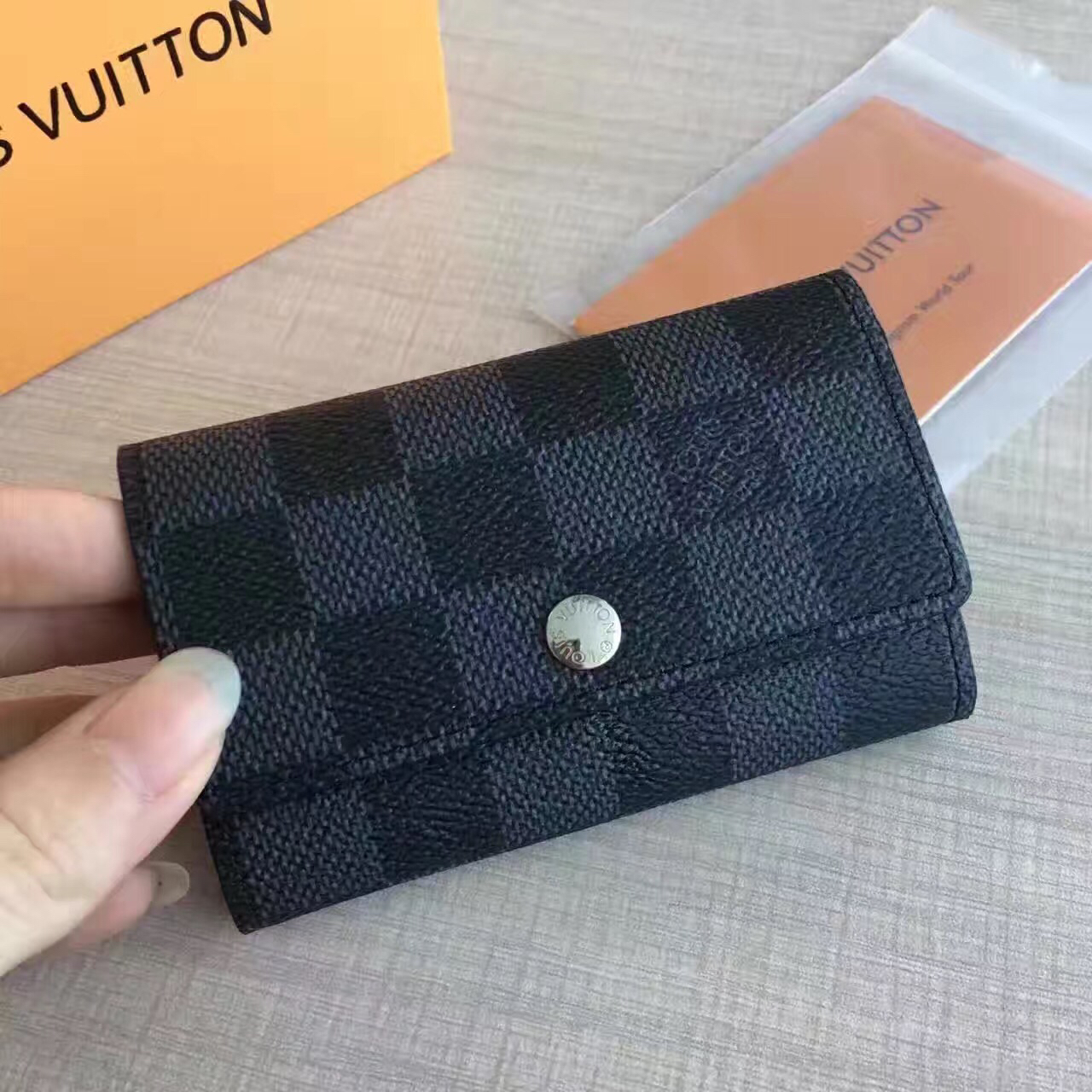 Louis Vuitton Damier Graphite Canvas 6 Key Holder N60701