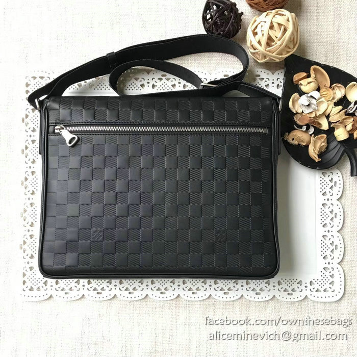 Louis Vuitton Damier Infini Leather District MM N41038