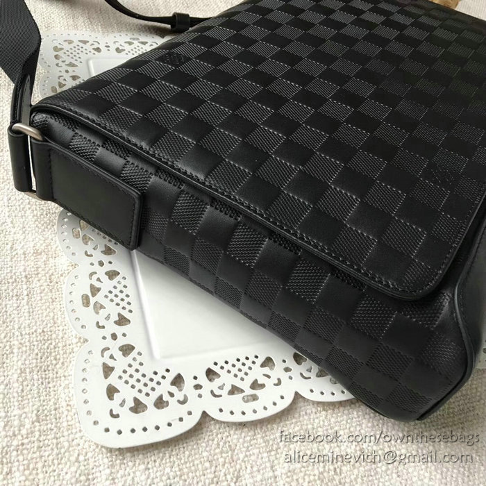 Louis Vuitton Damier Infini Leather District MM N41038