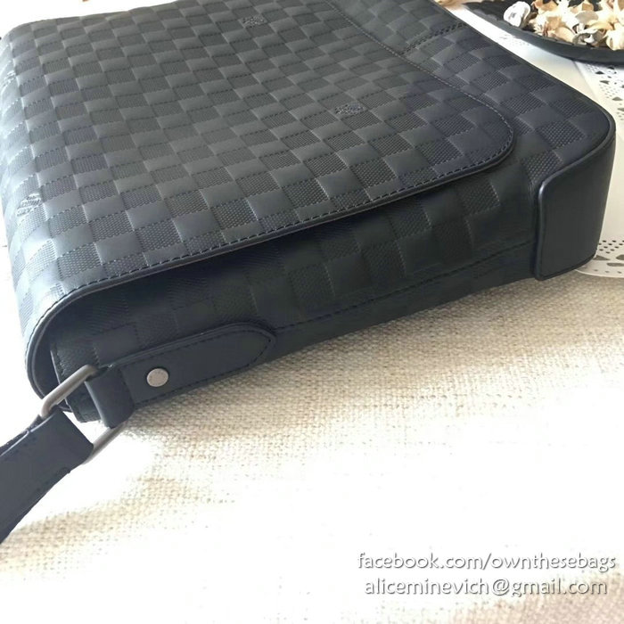 Louis Vuitton Damier Infini Leather District MM N41284