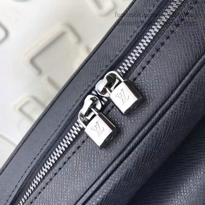 Louis Vuitton Taiga Leather Messenger PM M31003