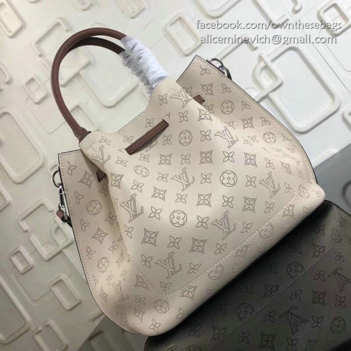 Louis Vuitton Mahina Leather Girolata Creme M54401