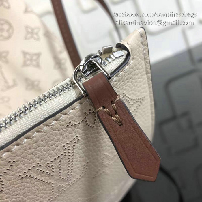 Louis Vuitton Mahina Leather Girolata Creme M54401