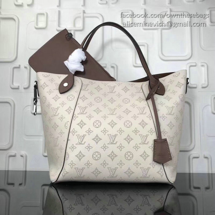 Louis Vuitton Mahina leather HINA PM Creme M53140