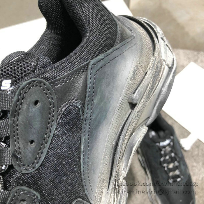 Balenciaga Triple S Sneakers B811061C