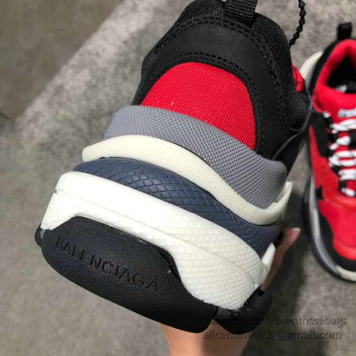 Balenciaga Triple S Sneakers B811061D