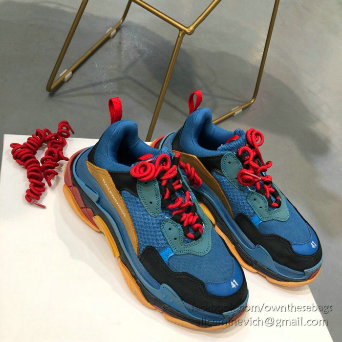 Balenciaga Triple S Sneakers B811062C