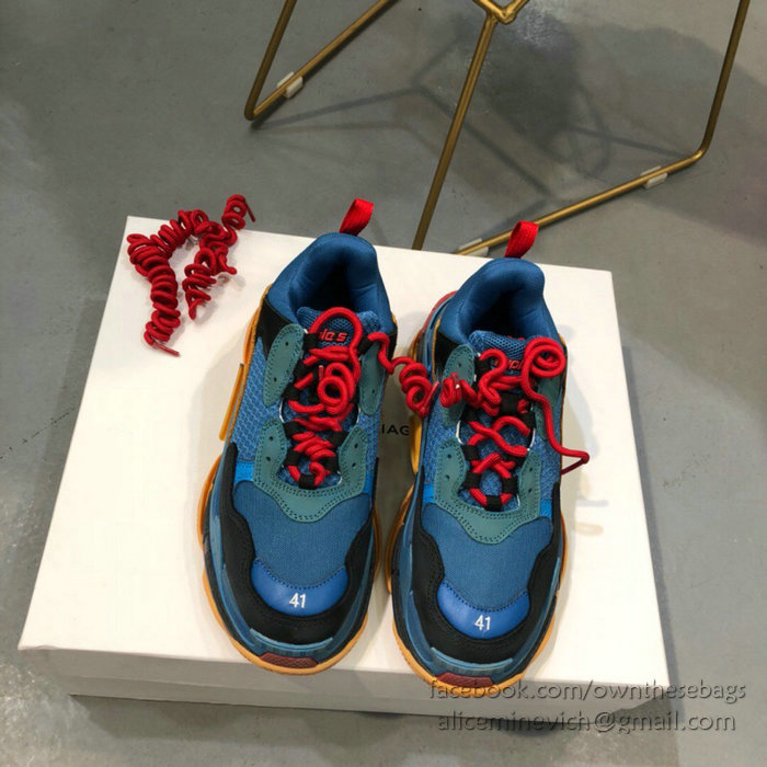 Balenciaga Triple S Sneakers B811062C