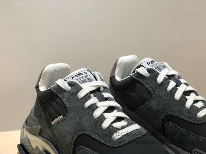 Balenciaga Triple S Sneakers B811063C