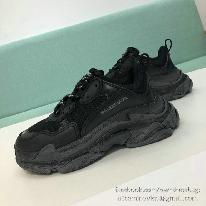 Balenciaga Triple S Sneakers B811061O