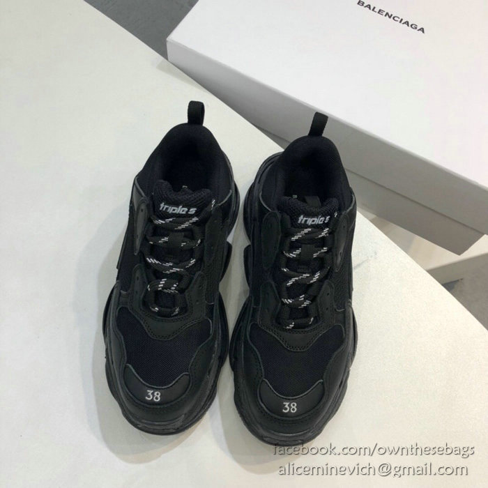 Balenciaga Triple S Sneakers B811061O