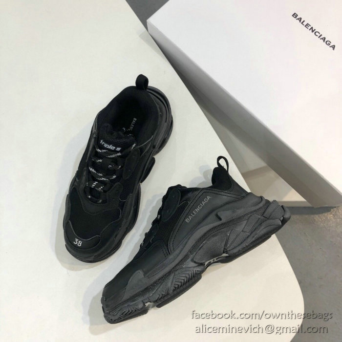 Balenciaga Triple S Sneakers B811061O