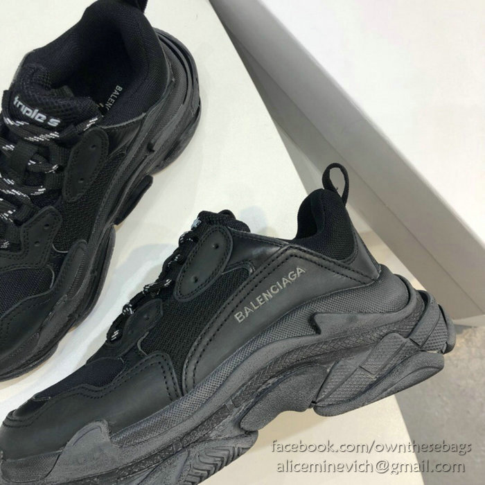 Balenciaga Triple S Sneakers B811061O