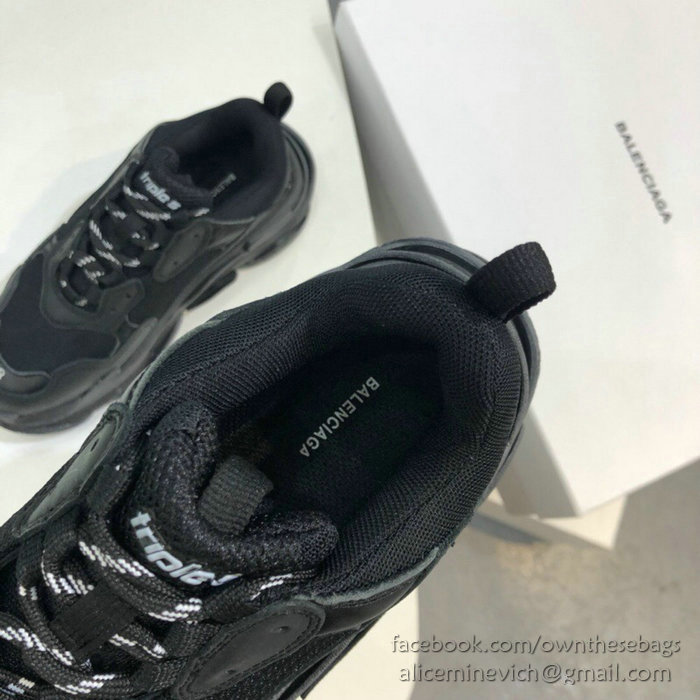 Balenciaga Triple S Sneakers B811061O