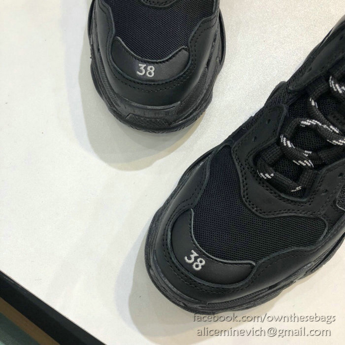 Balenciaga Triple S Sneakers B811061O