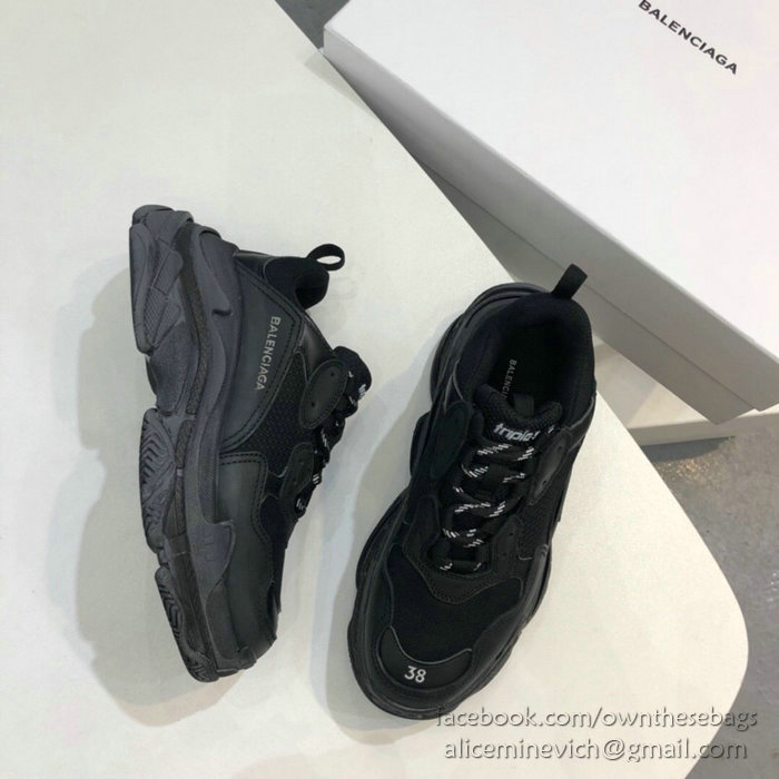 Balenciaga Triple S Sneakers B811061O