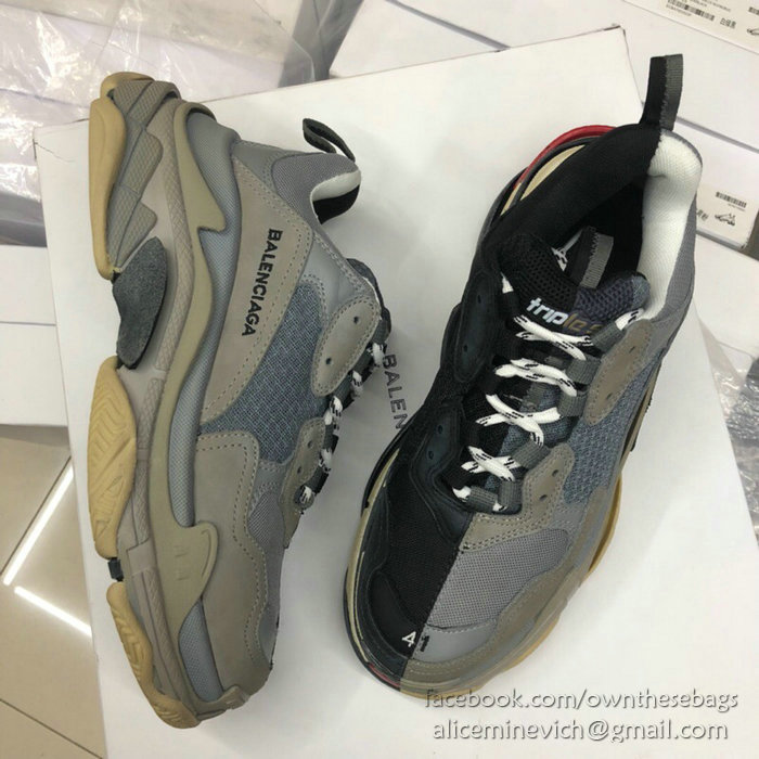 Balenciaga Triple S Sneakers B811062E