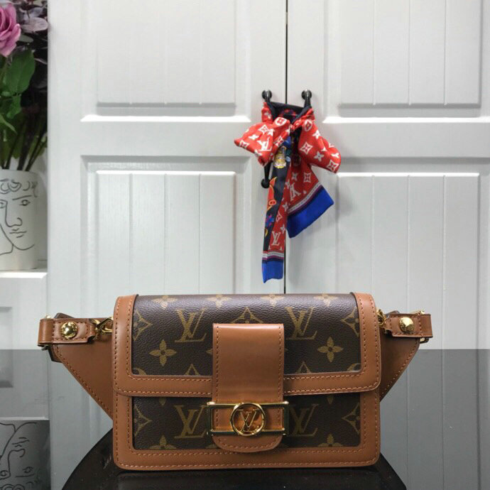 Louis Vuitton Bumbag Dauphine M44395