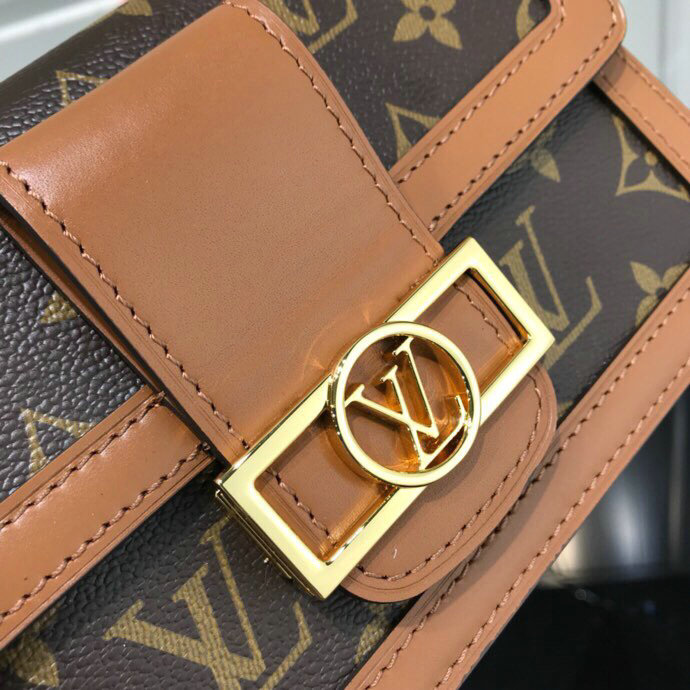 Louis Vuitton Bumbag Dauphine M44395