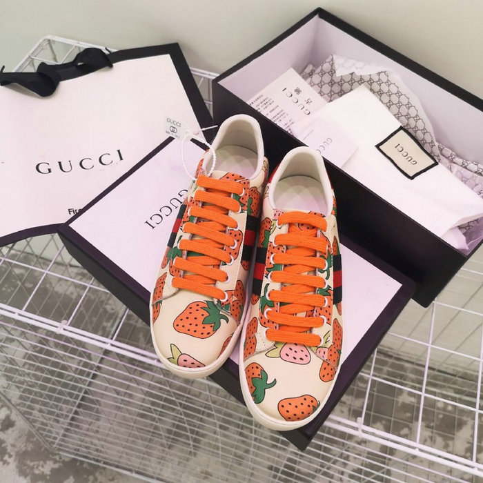 Gucci Ace leather sneaker with Gucci Strawberry print 387993