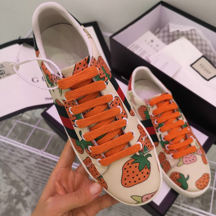 Gucci Ace leather sneaker with Gucci Strawberry print 387993