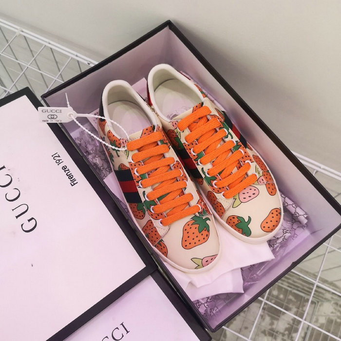 Gucci Ace leather sneaker with Gucci Strawberry print 387993