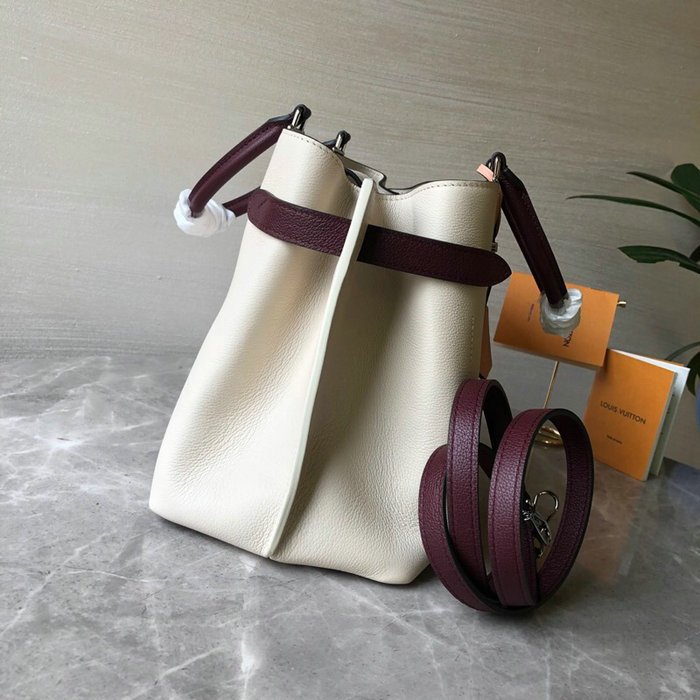 Louis Vuitton Grained Calf Leathe Lockme Day Beige M53645