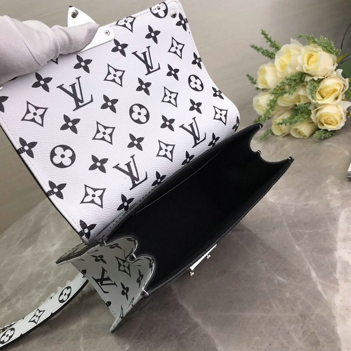 Louis Vuitton Monogram Vernis LV Wynwood Black M90442