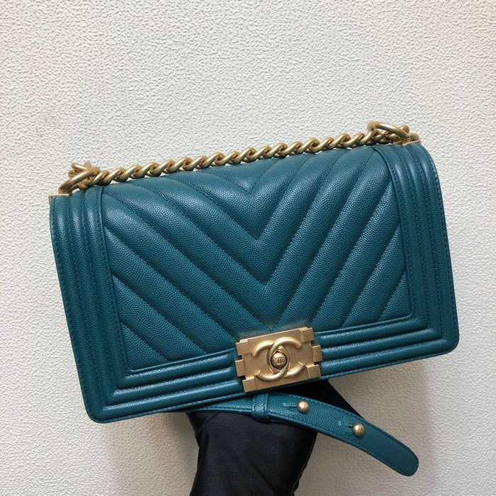 Medium Chanel Chevron Grain Calfskin Boy Bag Green A67086