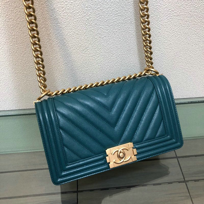 Medium Chanel Chevron Grain Calfskin Boy Bag Green A67086