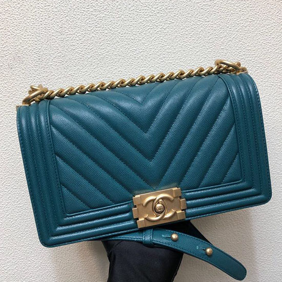 Medium Chanel Chevron Grain Calfskin Boy Bag Green A67086