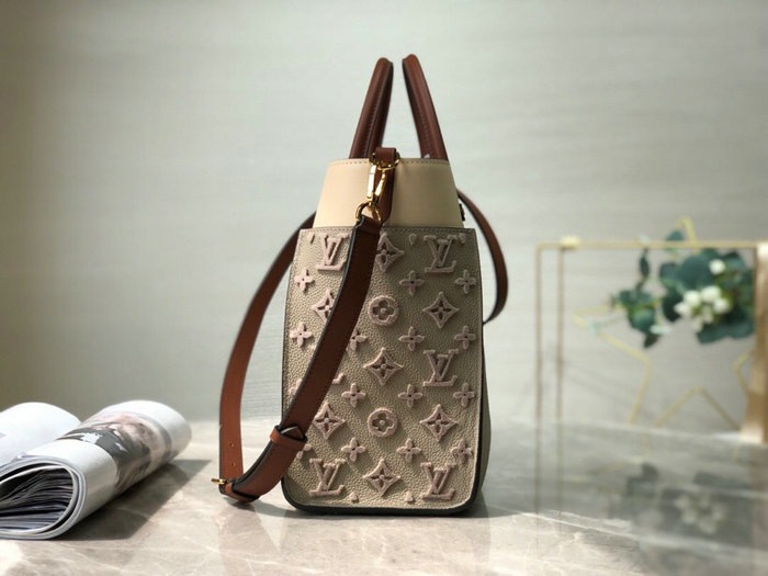 Louis Vuitton On My Side Galet M53826