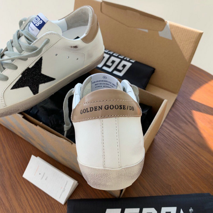 Golden Goose Calfskin Sneaker GG07701