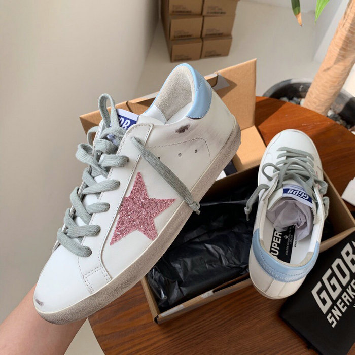 Golden Goose Calfskin Sneaker GG07702