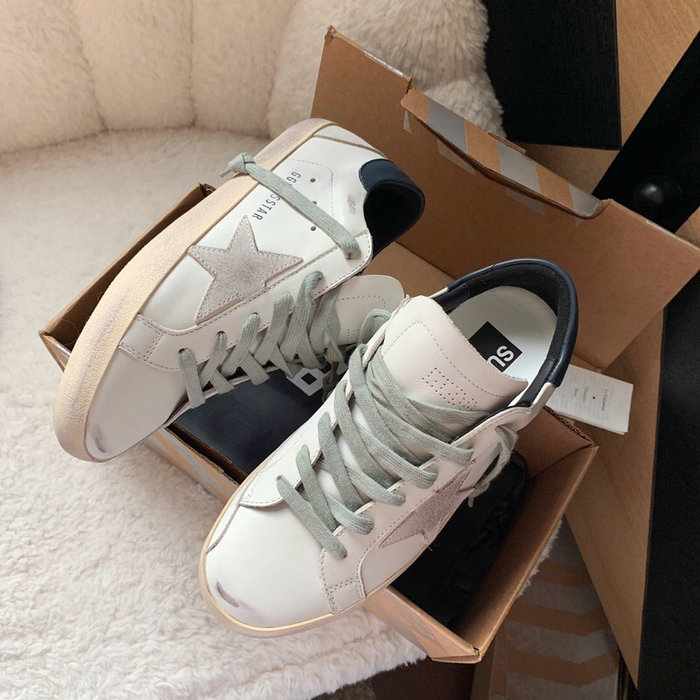 Golden Goose Calfskin Sneaker GG07713