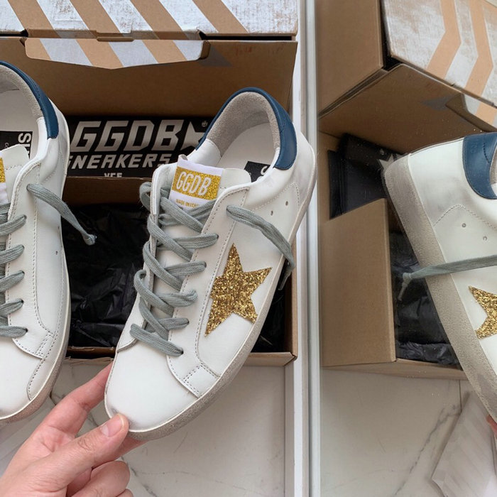 Golden Goose Calfskin Sneaker GG07717