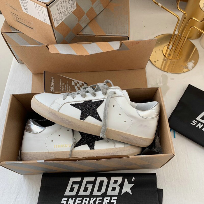 Golden Goose Calfskin Sneaker GG07719