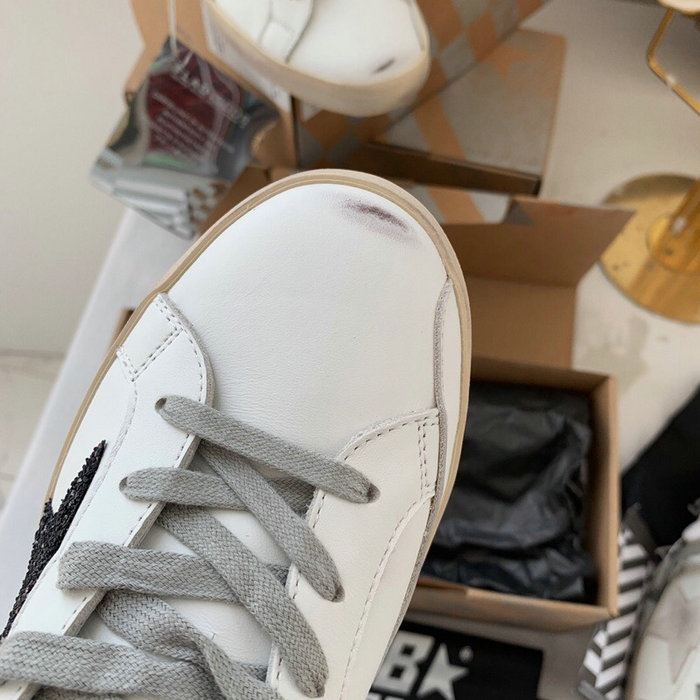 Golden Goose Calfskin Sneaker GG07719