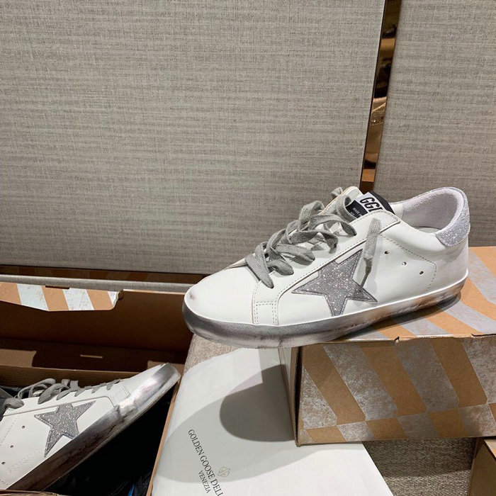 Golden Goose Calfskin Sneaker GG07720