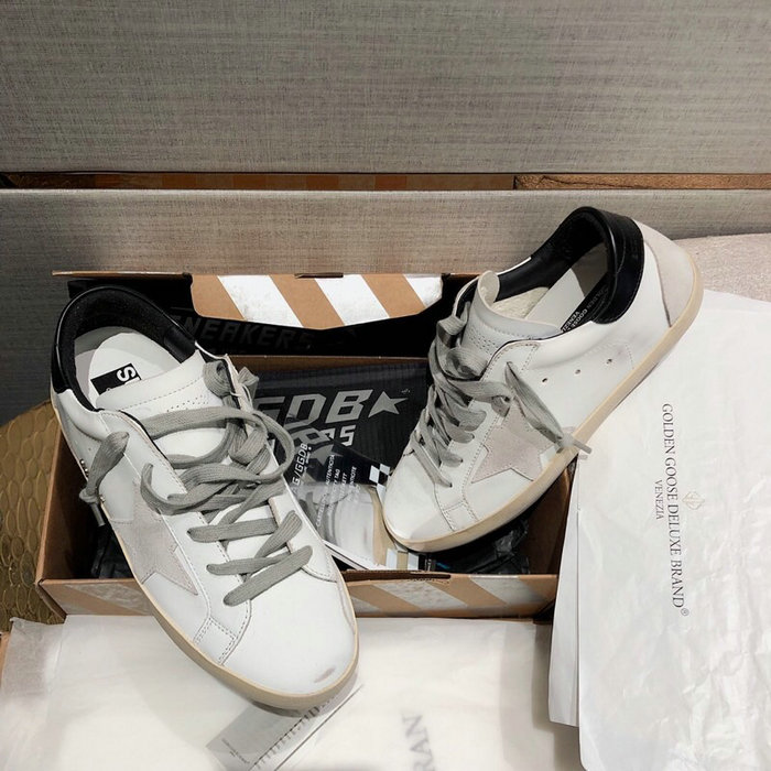 Golden Goose Calfskin Sneaker GG07727