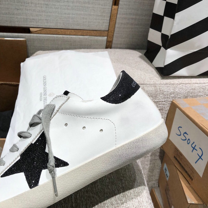 Golden Goose Calfskin Sneaker GG07728