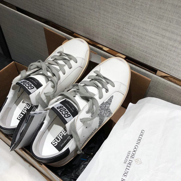 Golden Goose Calfskin Sneaker GG07730