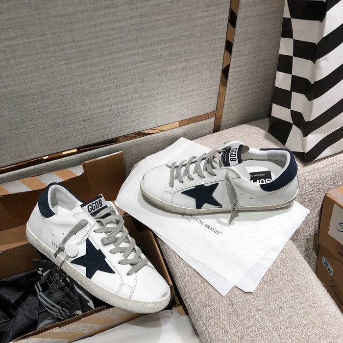 Golden Goose Calfskin Sneaker GG07731