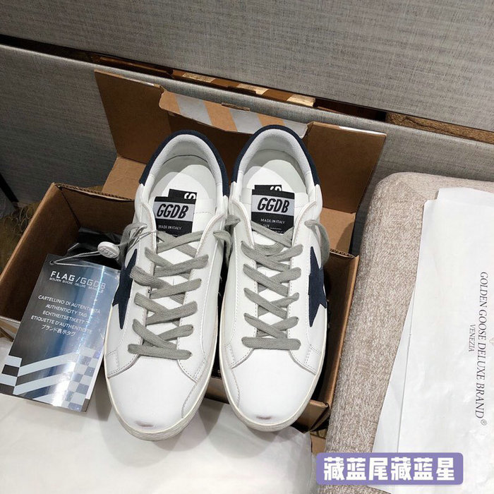 Golden Goose Calfskin Sneaker GG07731