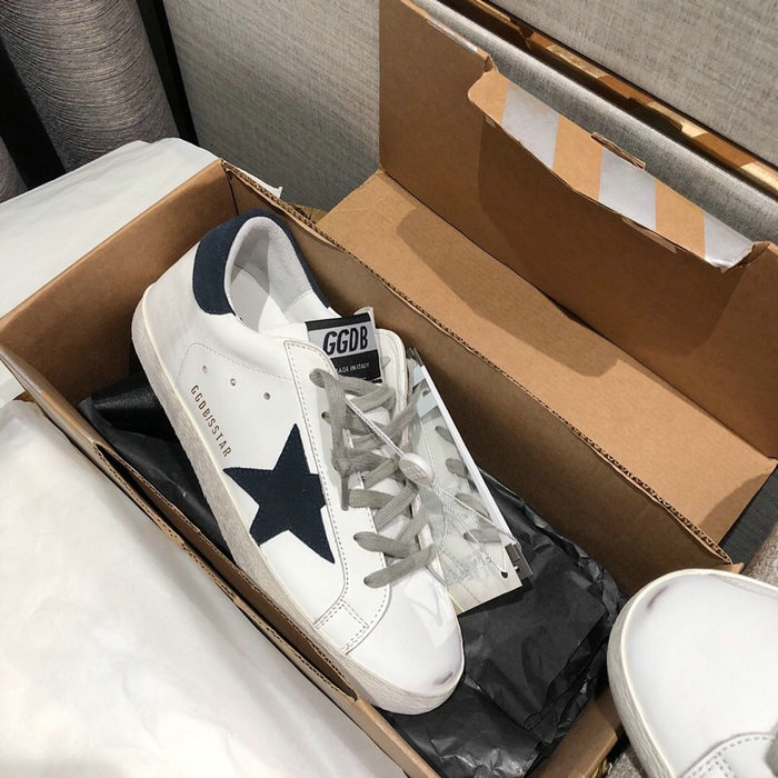 Golden Goose Calfskin Sneaker GG07731