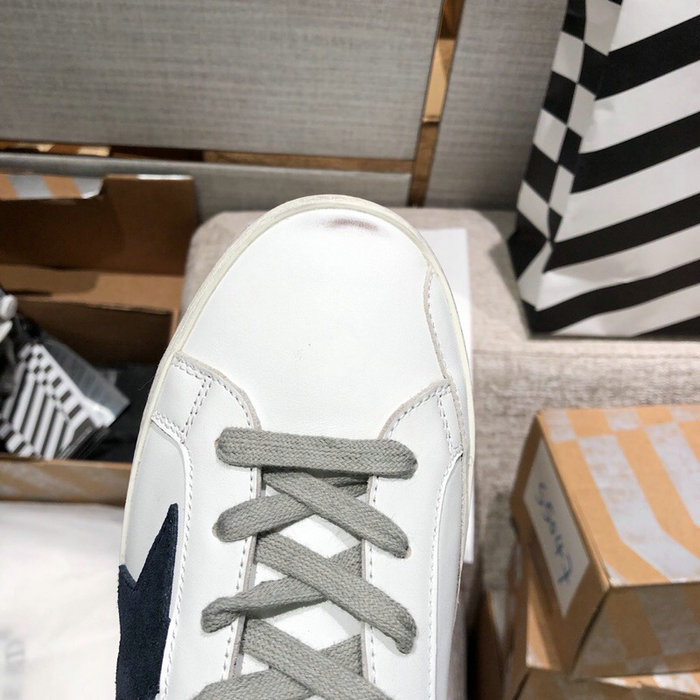 Golden Goose Calfskin Sneaker GG07731