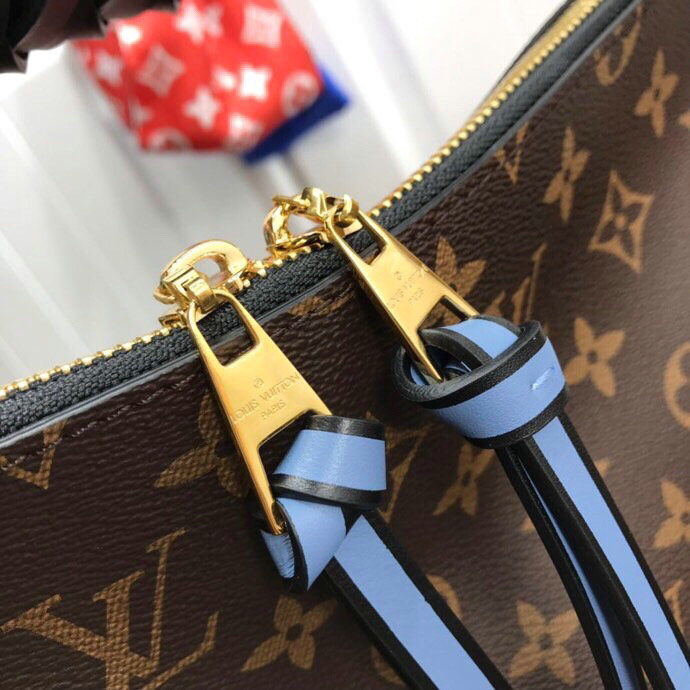 Louis Vuitton Beaubourg Hobo Mini M55090