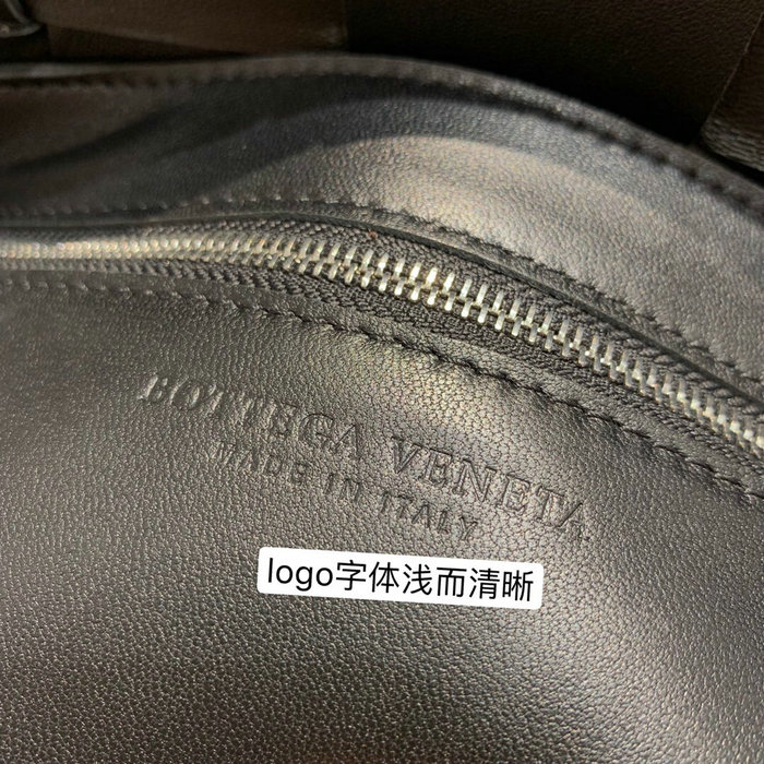 Bottega Veneta Cassette Bag in Maxi Intreccio Black 578004