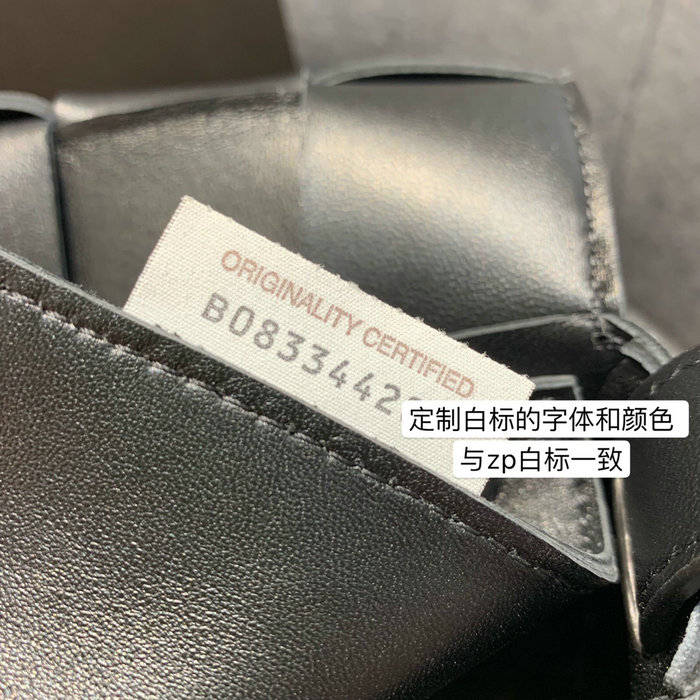 Bottega Veneta Cassette Bag in Maxi Intreccio Black 578004