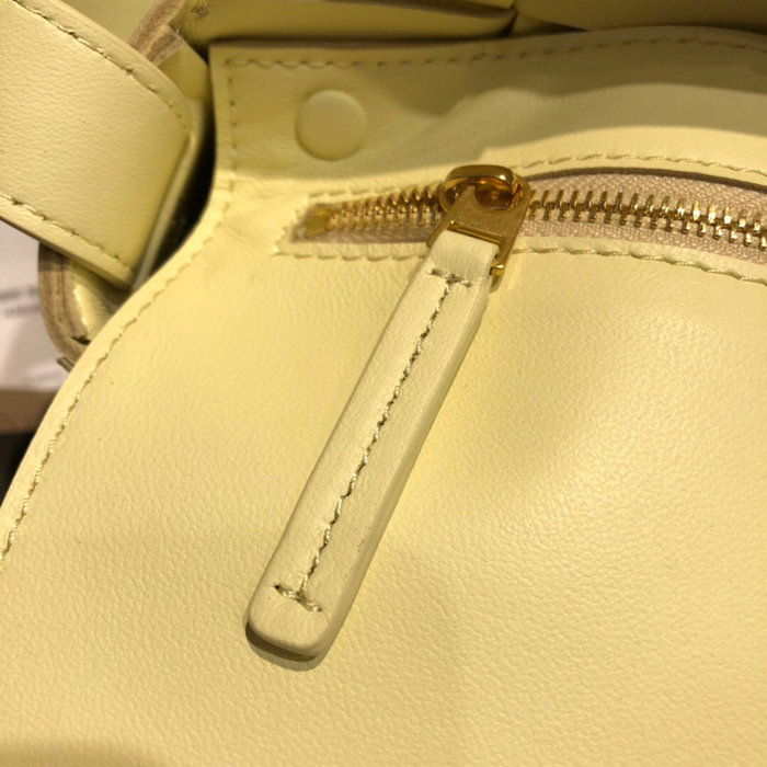 Bottega Veneta Cassette Bag in Maxi Intreccio Ice Cream 578004